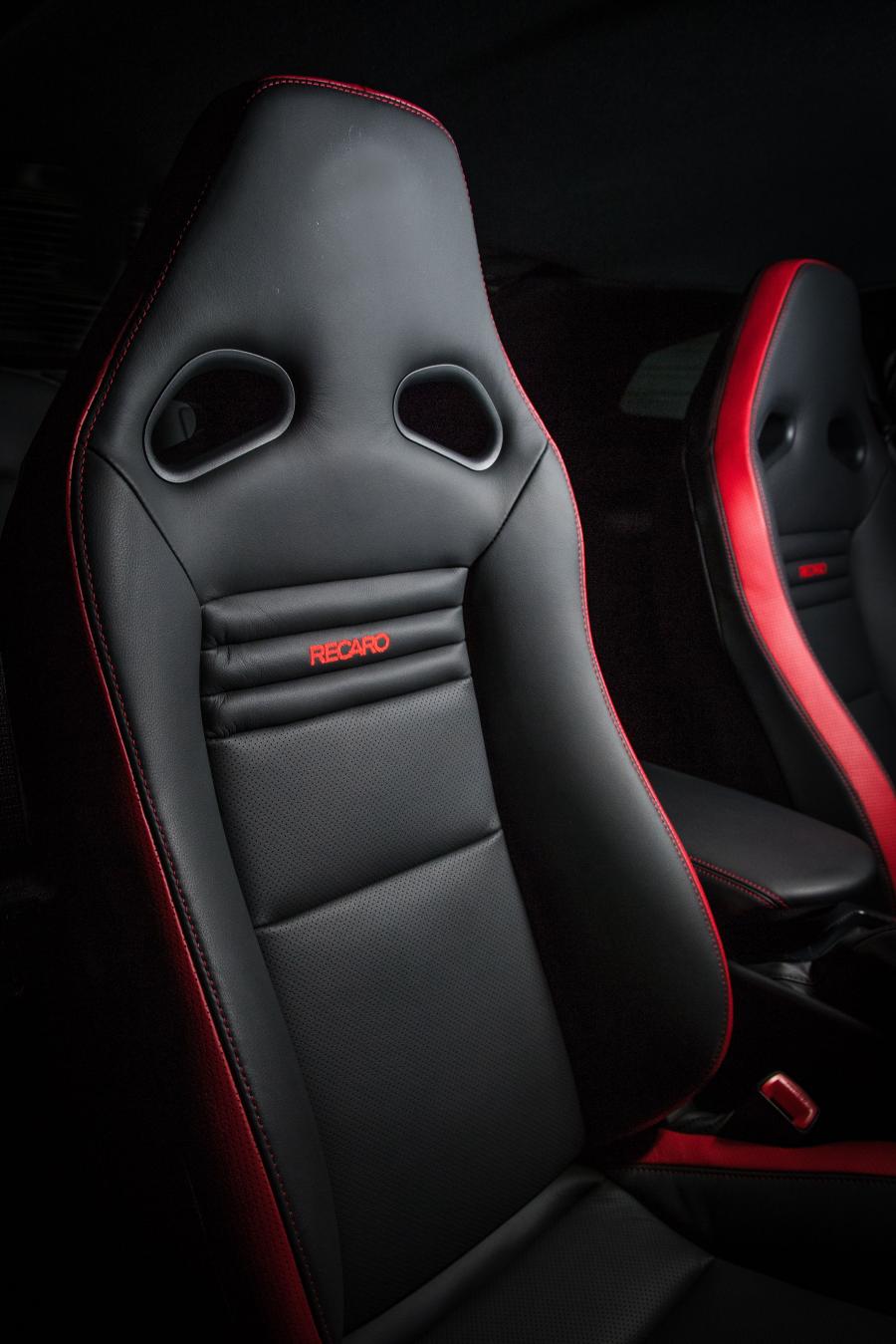 Интерьер Nissan GT-R Track Edition 2016 года  (AU) (фото 7 из 13)